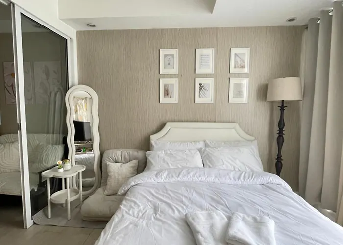 In Paranaque Near Naia- Azure Paranaque Aparthotel *