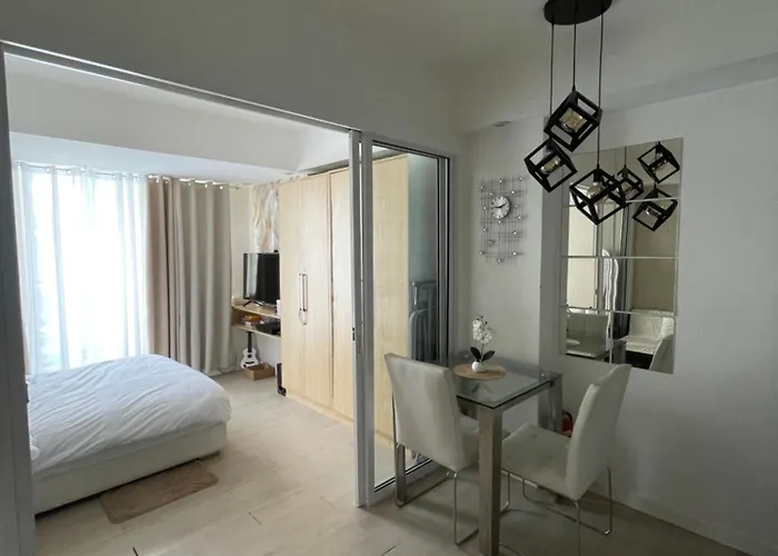 In Paranaque Near Naia- Azure Paranaque Aparthotel *